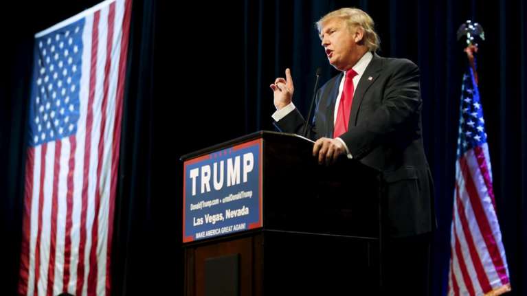 Ο Τραμπ πλέκει το εγκώμιο του Σαντάμ: Σκότωσε τρομοκράτες!