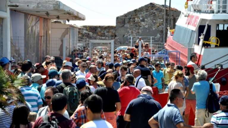 Χίος: Εικόνες ντροπής &amp; Οδύσσεια για τούρκους τουρίστες