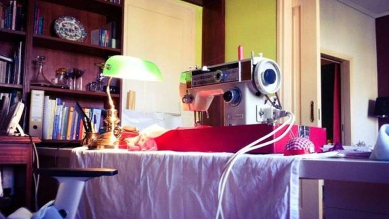 Τι ρούχα θα φορέσουν στο West Side Story; Μπήκαμε στο εργαστήριο