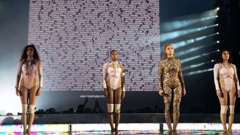 Μπιγιονσέ:Διέκοψε τη συναυλία της για τα θύματα της αστυνομικής βίας