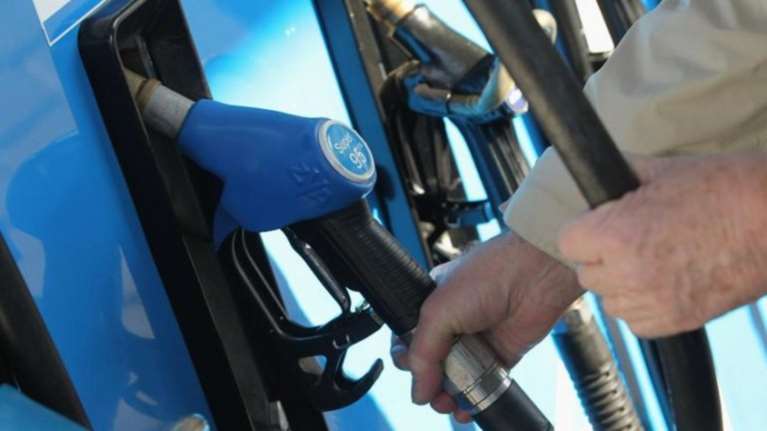 «Εκλεψαν» πρώην υπουργό σε πρατήριο καυσίμων