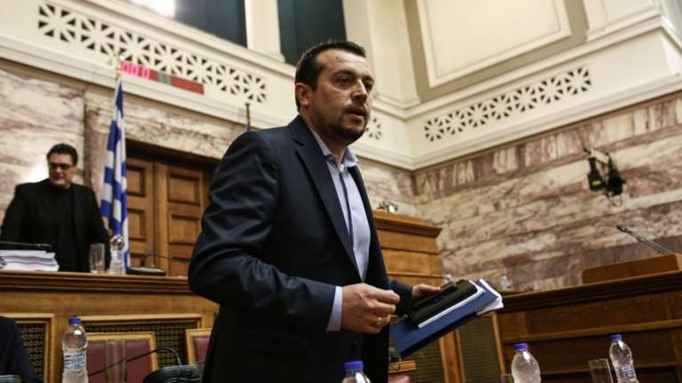 Στα χαρακώματα κυβέρνηση-ΝΔ για άδειες και κανάλια