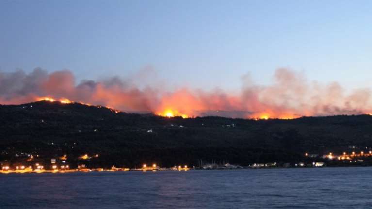 Υπό έλεγχο η μεγάλη πυρκαγιά στη Σάμο, έχει οριοθετηθεί