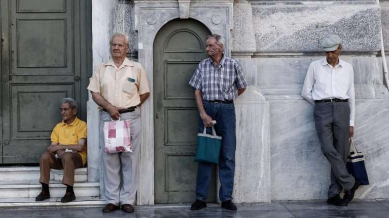 Στον «κόφτη» από τον Αύγουστο οι επικουρικές συντάξεις