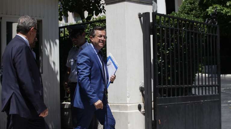 Νικολόπουλος στο Μαξίμου μαζί με το  «ναι» για τον εκλογικό νόμο