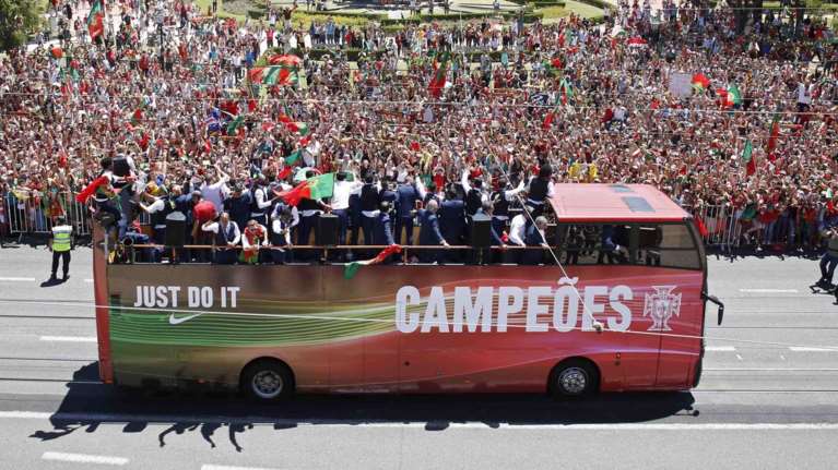 Αποθέωση για την Εθνική Πορτογαλίας στους δρόμους της Λισαβώνας