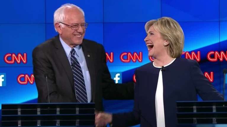 Ο Μπέρνι Σάντερς στο πλευρό της Χίλαρι Κλίντον για πρώτη φορά