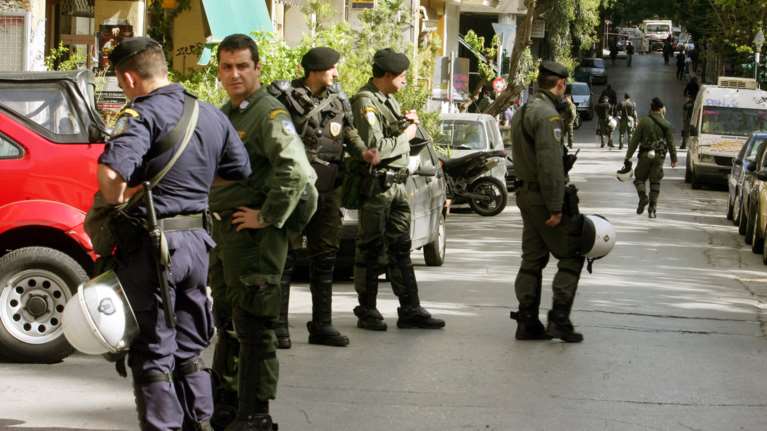 Αστυνομική επιχείρηση στα Εξάρχεια,έρευνες και συλλήψεις διακινητών