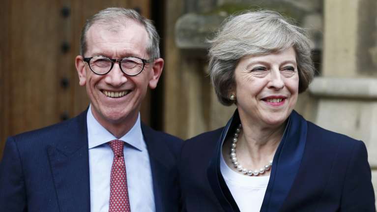 Φιλίπ Μέι: Ο νέος «πρώτος κύριος» της Βρετανίας