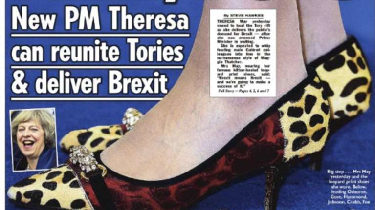 Sun: Αγόρια... ήρθαν τα τακούνια. Τα τιγρέ παπούτσια της «Μάγκι» Μέι