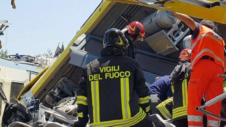 25 νεκροί, δεκάδες τραυματίες από σύγκρουση τρένων στην Ιταλία