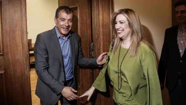 Απόλυτο όχι της Φώφης σε Τσίπρα - Πιό κοντά με Σταύρο