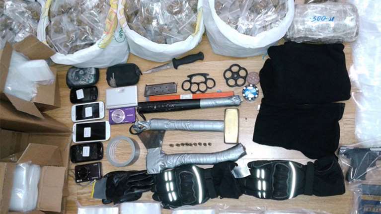 Τα «λάφυρα» της ΕΛΑΣ από τον πόλεμο στα Εξάρχεια-ΦΩΤΟ