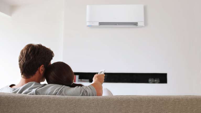 Ειδικοί προειδοποιούν: Πότε τα κλιματιστικά είναι επικίνδυνα για την υγεία