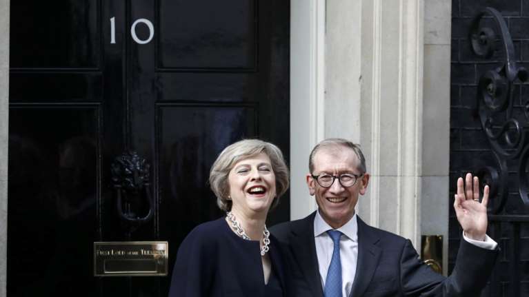 Γιατί η Μέι εκνεύρισε τους φωτογράφους έξω από την Ντάουνινγκ Στριτ