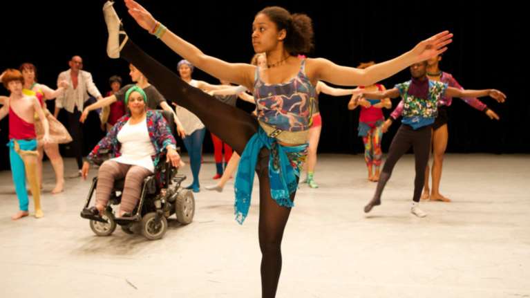 Οι υπάλληλοι ενός μουσείου γίνονται χορευτές!