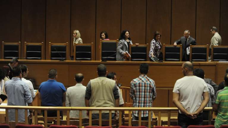 Πήγε να μπει με σουγιά στη δίκη της Χρυσής Αυγής!