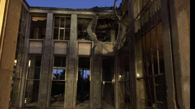 Αγκυρα: Εικόνες από τη βομβαρδισμένη βουλή