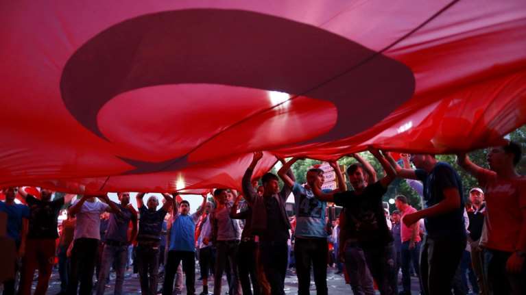 Εκδηλώσεις «λατρείας» για τον Ερντογάν σε Πόλη &amp; Αγκυρα