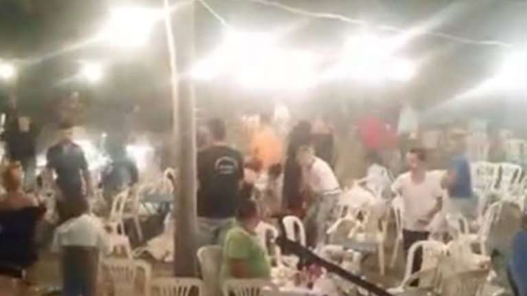 Στιγμές τρόμου: «Mπούκαρε» με το αυτοκίνητο σε πανηγύρι στην Αχαΐα