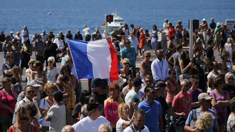 Ενός λεπτού σιγή για τα θύματα της τρομοκρατικής επίθεσης στη Νίκαια