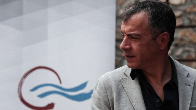 Θεοδωράκης: Είναι αριστερό να δίνεις τηλεοπτική άδεια στους πλούσιους;