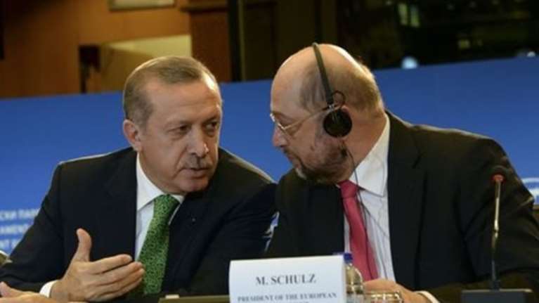 Σουλτς: Ο Ερντογάν θέλει να μονοπωλήσει την εξουσία