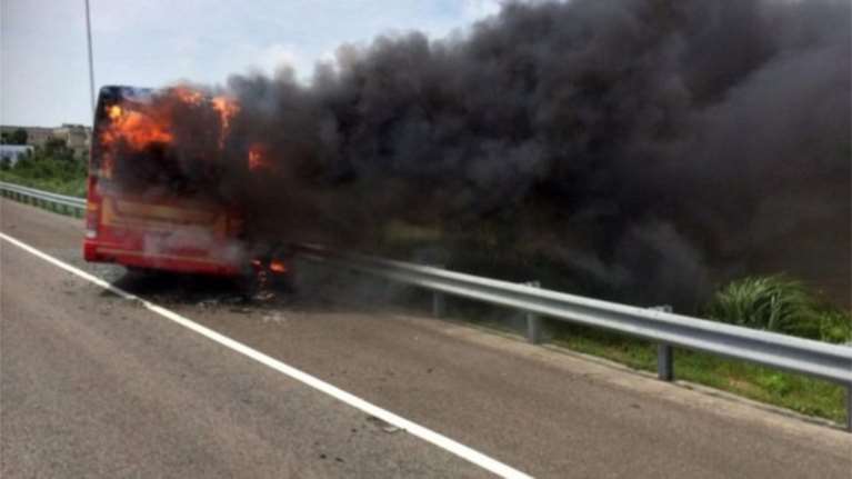 Κάηκε τουριστικό λεωφορείο στην Ταϊβάν, 26 νεκροί