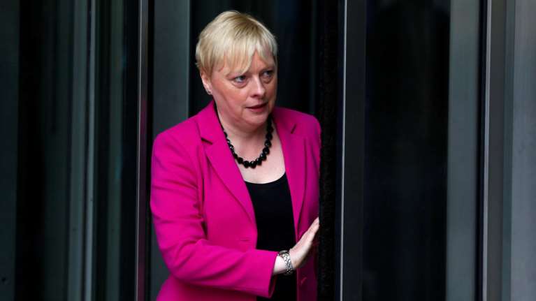 Παραιτήθηκε η Αντζελα Ιγκλ από την κούρσα για την ηγεσία των Εργατικών