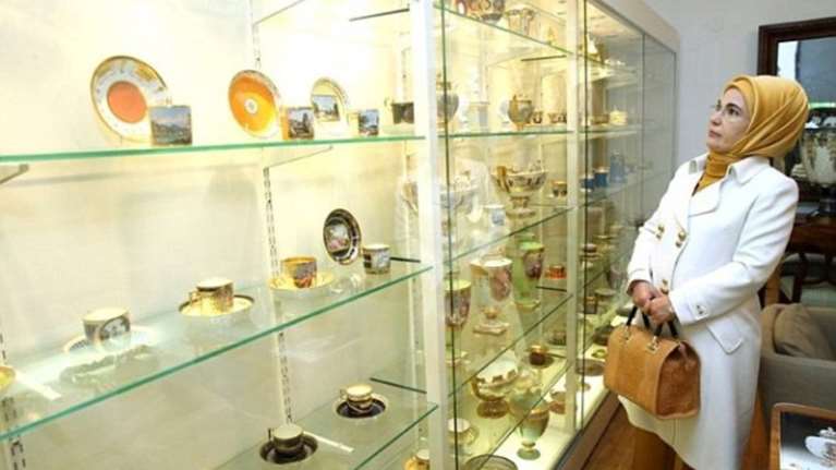 Η «κρυφή» χλιδάτη ζωή της Εμινέ Ερντογάν