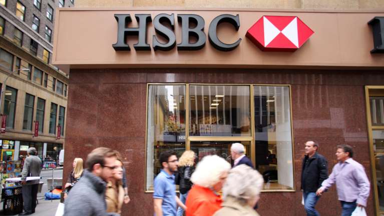 Συλλήψεις τραπεζικών στελεχών στη Νέα Υόρκη για απάτη με συνάλλαγμα