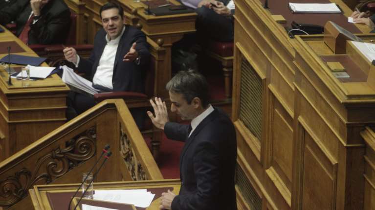 Αυλαία για τον εκλογικό νόμο με μετωπική στη Βουλή