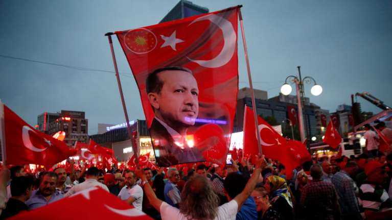 Νέο αγκάθι για την έκδοση των «8» η αναστολή της ΕΣΔΑ