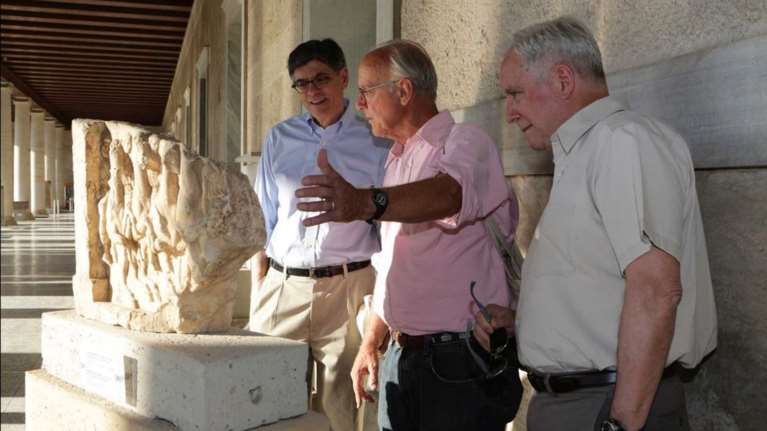 Ο αμερικανός πρέσβης ξενάγησε τον Λιου στην Αρχαία Αγορα