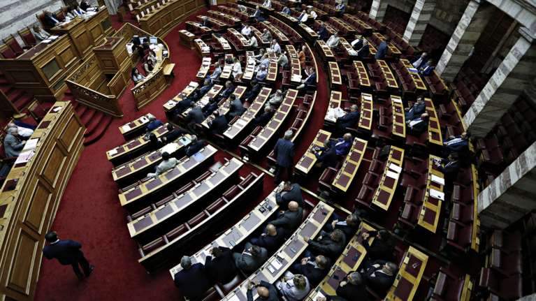 Εχασε τη «μάχη των 200» στη Βουλή η κυβέρνηση