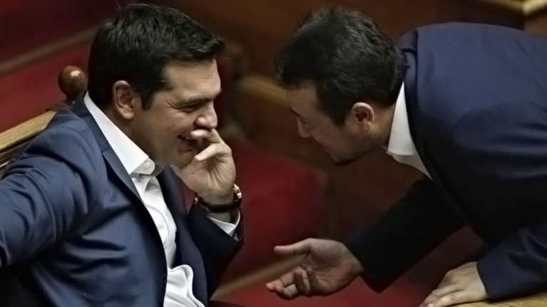 Η &quot;μάχη για το Σύνταγμα&quot; μετά την ήττα για τον εκλογικό νόμο