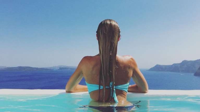 Η Αθηνά Οικονομάκου απολαμβάνει τις διακοπές και το δείχνει