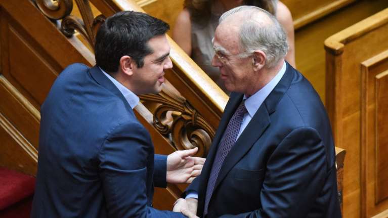 Συνεχίζεται το «φλερτ» Τσίπρα - Λεβέντη στη Βουλή