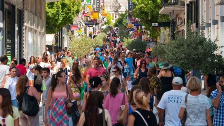 Δείτε πόσο ψήλωσαν έλληνες &amp; ελληνίδες σε 100 χρόνια!