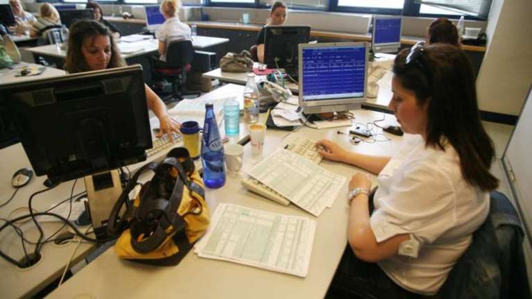 Oι ανατροπές στους μισθούς των δημοσίων υπαλλήλων