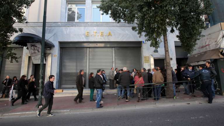 «Σφαγή» στις επικουρικές, αλλά τα νούμερα δεν βγαίνουν