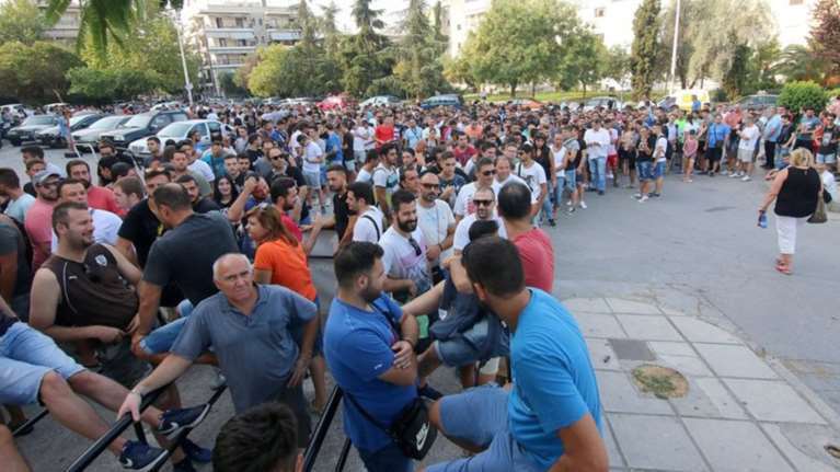 Ουρές στην Τούμπα,εξαφανίστηκαν τα εισιτήρια για τον αγώνα με τον Αγιαξ