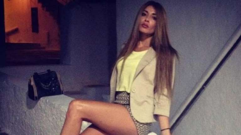 Τα χειρουργημένα  πόδια της δείχνει πρώτη φορά η Μίνα Αρναούτη - φωτό -