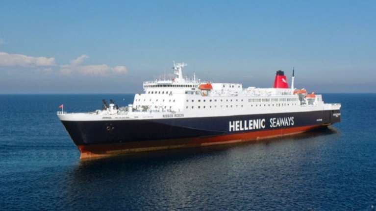 Μηχανική βλάβη στο «Νήσος Ρόδος» εν πλω προς Πάρο