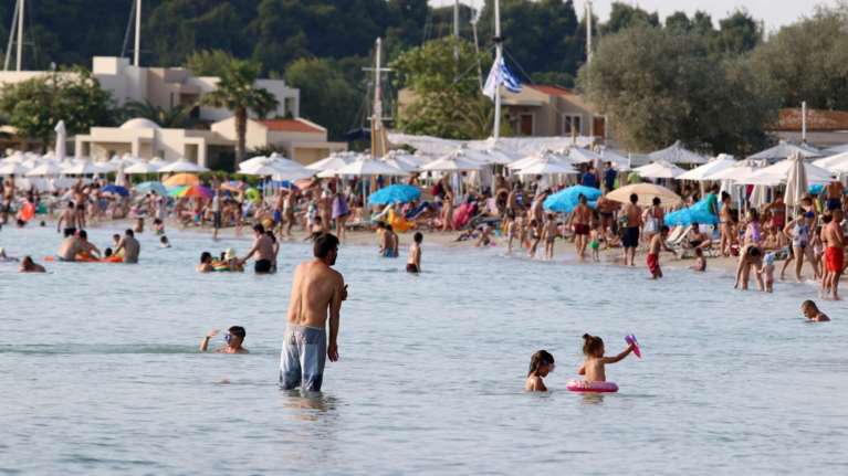 Οργιο παραβάσεων σε τουριστικές περιοχές της Χαλκιδικής