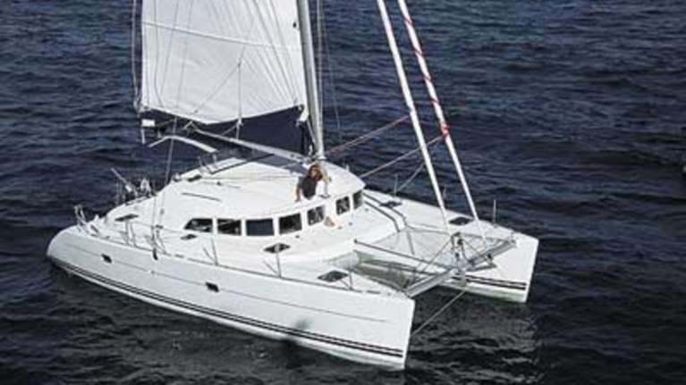 Σώοι οι επιβάτες καταμαράν που βυθίστηκε στη Σκύρο