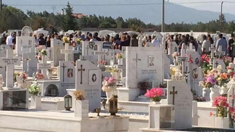 Θρήνος και οργή στην κηδεία της 35χρονης στο Κορωπί