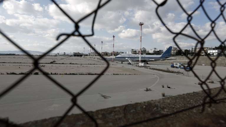 Το Twitter &quot;γλεντάει&quot; τον &quot;αρχαιολογικό χώρο&quot; του Ελληνικού