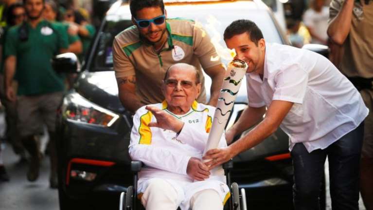 Εφυγε στα 93 ο πλαστικός χειρουργός των σταρ