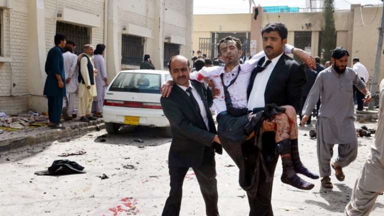 93 νεκροί σε επίθεση αυτοκτονίας σε νοσοκομείο στο Πακιστάν
